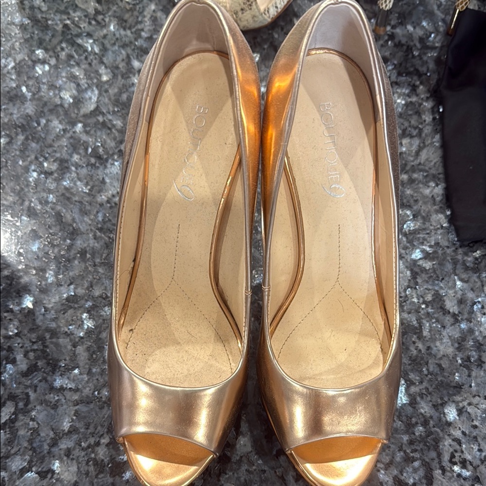 Boutique 9 Women's Gold Peep Toe Heels